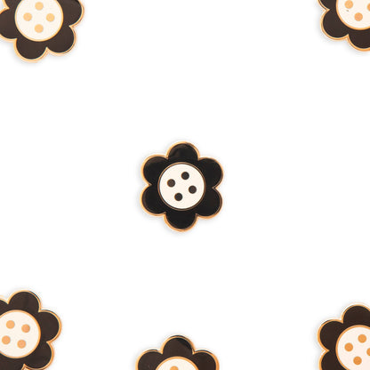 Daisy Button Magnetic Needle Minder
